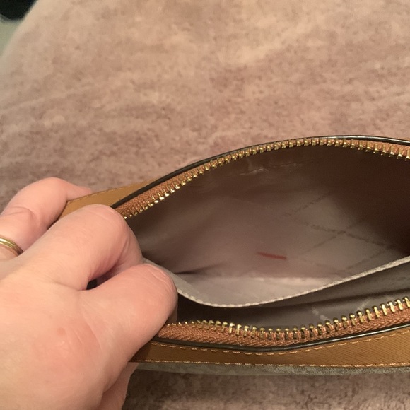 Michael Kors Crossbody - Picture 5 of 8